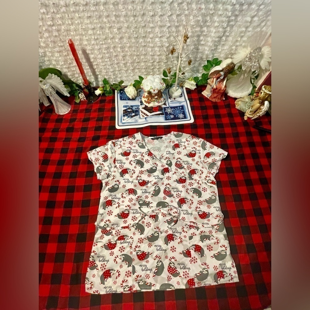 NWOT Cassandra O Holiday Sloth Scrubs Full of Cheer and Candy Canes! Size M